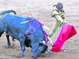 Estilo. Antonio Barrera ha hecho conexión con la afición tapatía durante más de una década. NTX  /