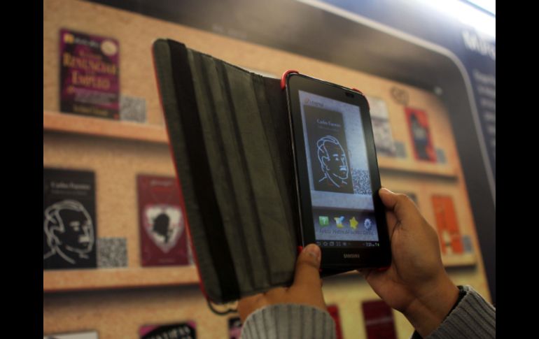 En conjunto con la SEP, la universidad genera sus propios libros digitales, que pueden ser leídos en tabletas y celulares.  /