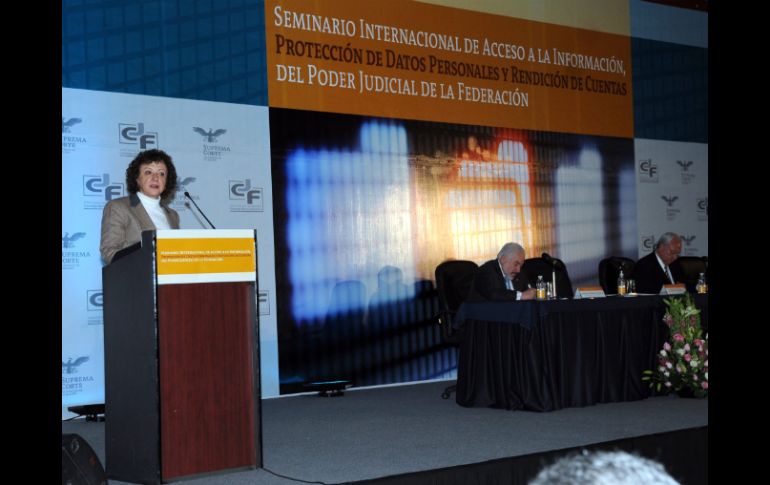 Jacqueline Peschard, comisionada del IFAI, señala que los funcionarios deben asumir un compromiso abierto con la transparencia. NTX  /