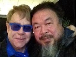 La foto de Elton John y Ai Wei Wei que dio la vuelta en las redes sociales. AFP  /