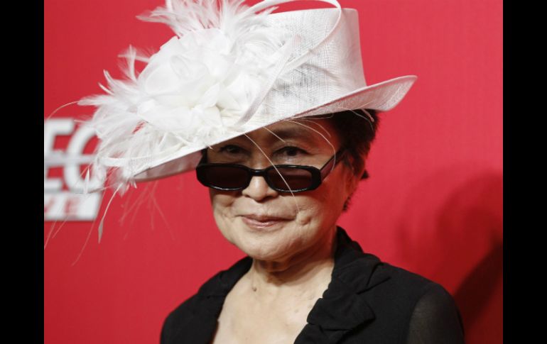 Ésta no es la primera vez que Yoko Ono colabora como diseñadora. ARCHIVO  /