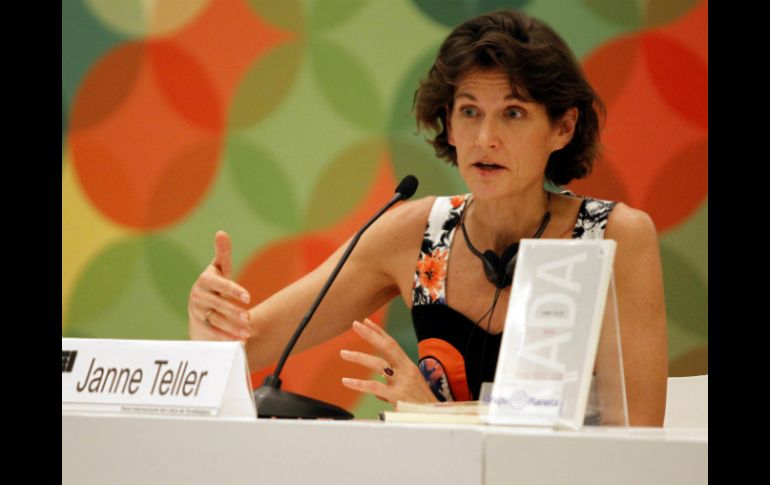 Janne Teller, escritora y activista danesa, durante la primera charla del foro ''Mil jóvenes con...''.  /