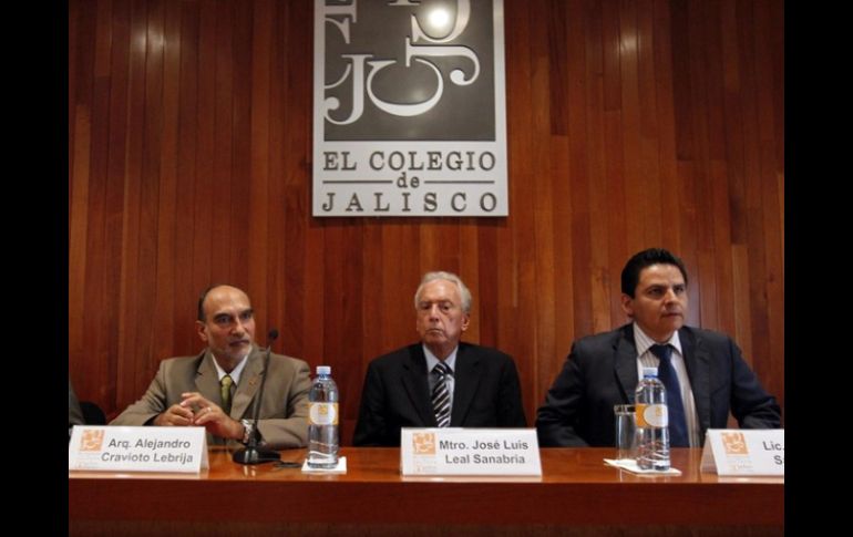 Entre la biblioteca personal que se entregó al Colegio de Jalisco se encuentran alrededor de mil 300 libros. ARCHIVO  /