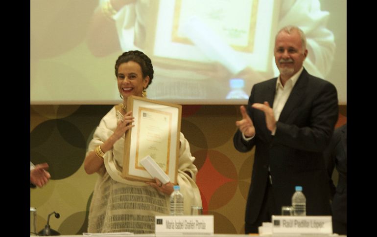 La doctora fue reconocida por sus aportaciones a la promoción de la lectura nacional.  /