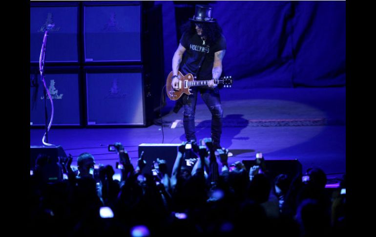 Slash y compañía ofrecieron un show plagado de un potente rock, de algunas baladas y destacados solos. ARCHIVO  /