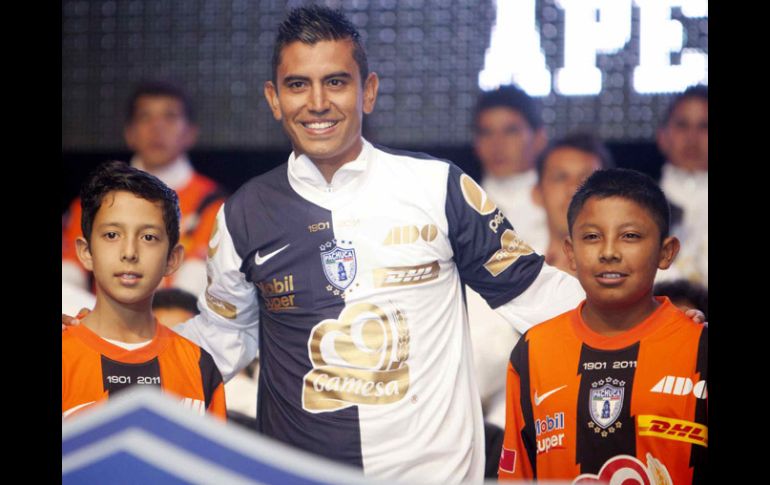 Alberto Medina (centro) tiene un fugaz paso por el Pachuca y se va a los Camoteros. MEXSPORT  /