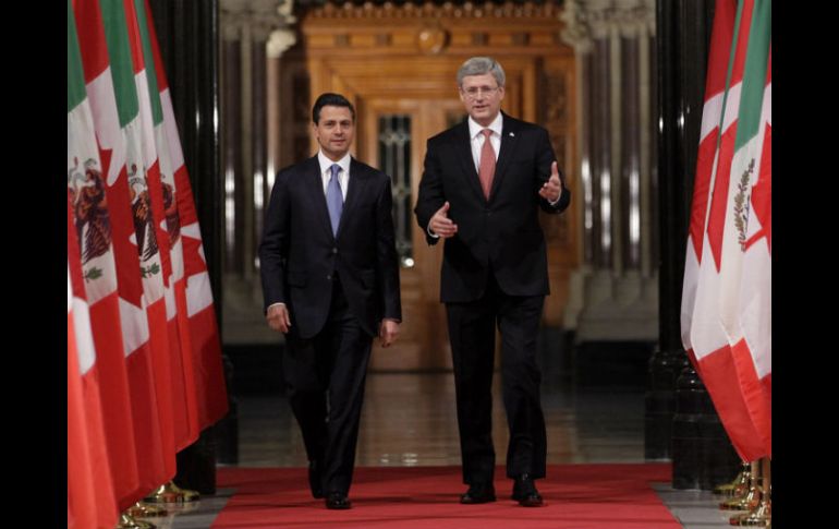 Peña aborda con Harper el tema de restricciones de visado a mexicanos. EFE  /