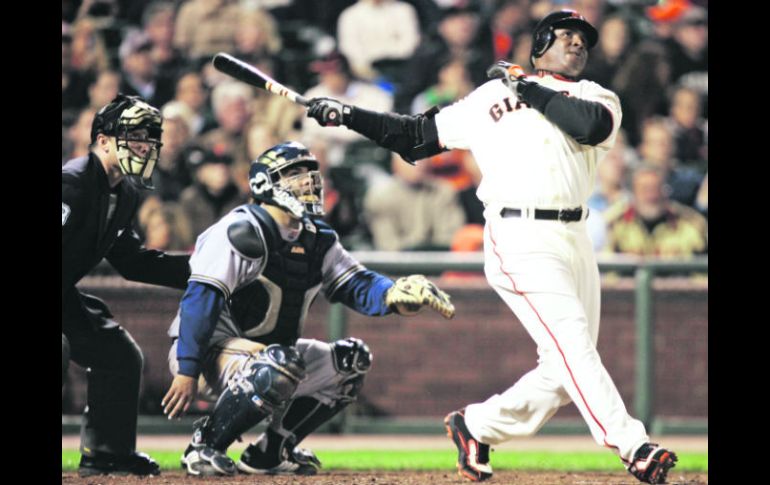 Barry Bonds, el rey de los cuadrangulares con 762 de por vida, es sospechoso del uso de esteroides. AP  /