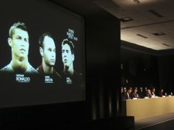 Ronaldo, Iniesta y Messi (i a d) fueron anunciados como candidatos al galardón en una rueda de prensa. REUTERS  /