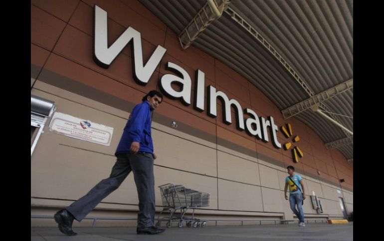 Wal-Mart de México asegura estar cumpliendo la ley, en cuanto a permisos para construir nuevos establecimientos. ARCHIVO  /