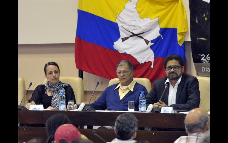 Los comandantes Iván Márquez y Ricardo Téllez junto con la guerrillera holandesa, Tanja Nijmeijer e integrantes de las FARC. NTX  /