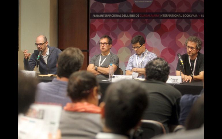 Los escritores latinoamericanos se congregaron en una charla de la FIL para dar su punto de vista.  /