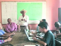 La asamblea en Ayotitlán. Habrá una segunda reunión para analizar la idea de crear una policía comunitaria. ESPECIAL  /