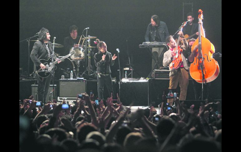 El cuarteto de Café Tacvba irrumpió en el escenario dominado por Los Tres, aunque pocos se llamaron  sorprendidos.  /