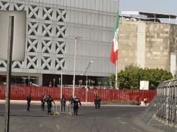 Los elementos llegaron por la mañana para reforzar la seguridad en el recinto, previo a la toma de protesta del presidente electo. NTX  /