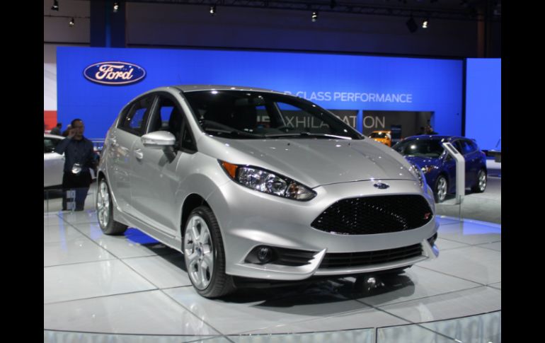 FORD. Fiesta ST 2013.  /