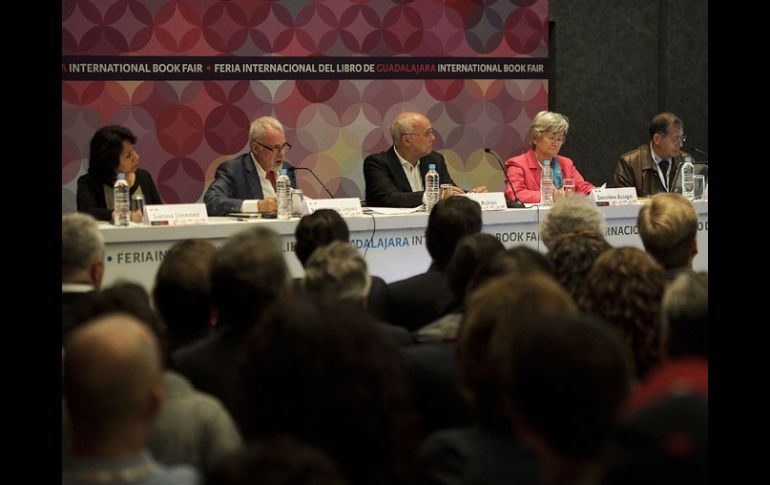 Lucina Jiménez, Raúl Padilla, Lourdes Arizpe, Albino Rubím y Eduardo Nivón durante el evento.  /