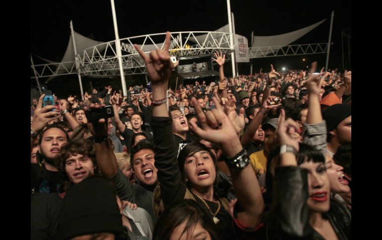 Varios conjuntos musicales de reciente formación mostraron su talento frente al público de la Calle 2. ARCHIVO  /