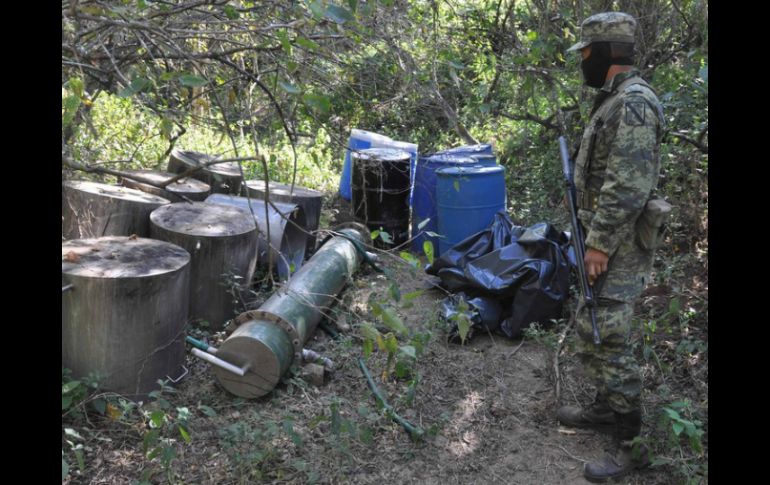 Entre lo encontrado hay dos reactores tres congeladores, ocho secadoras, ocho tanques de gas y dos cisternas de plástico. ARCHIVO  /