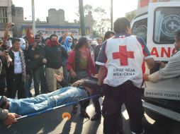 Uno de los lesionados durante las manifestaciones a los alrededores de San Lázaro. NOTIMEX  /