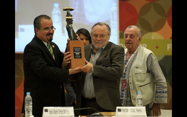 Hernán Vidal Martínez , mejor conocido como Hervi, se mostró contento y complacido de haber recibido tan prestigioso premio.  /