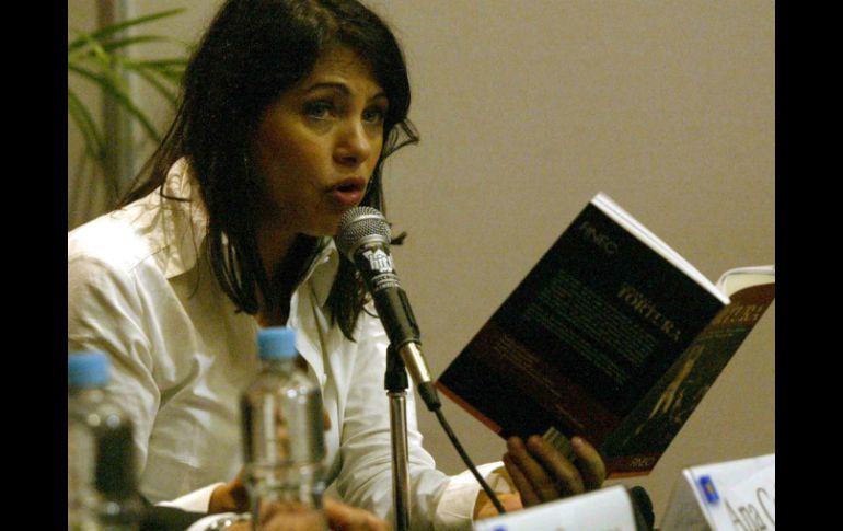 La escritora hizo su debut literario en 2006 con ''Entre dos fuegos''. ARCHIVO  /