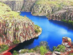 ACTIVIDADES. Caminar sobre los puentes da la posibilidad de disfrutar del escenario al natural cerca de San José de Gracia.  /