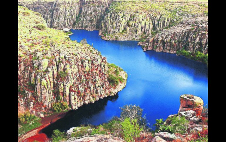 ACTIVIDADES. Caminar sobre los puentes da la posibilidad de disfrutar del escenario al natural cerca de San José de Gracia.  /