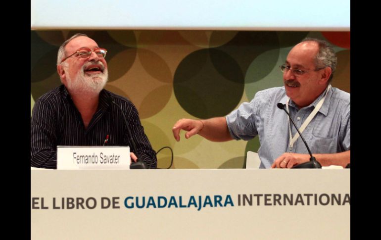 Fernando Savater y Benito Taibo protagonizaron una caótica charla en el marco de la FIL.  /