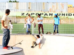 Jóvenes en la Unidad Tabachines. Este centro deportivo beneficia a las colonias Constitución y Auditorio, entre otras. ARCHIVO  /