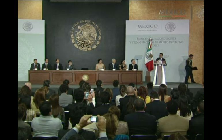 Enrique Peña Nieto durante la ceremonia realizada en la residencia oficial de Los Pinos. ESPECIAL  /