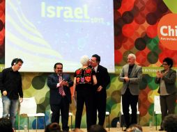 Autoridades de la Feria del Libro y la UdeG dan la bienvendia a Israel.  /