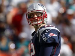 Tom Brady mete de nuevo a los Patriotas a la post temporada. AP  /