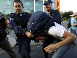 Morena rechazan las detenciones de los jóvenes que se manifestaron en Expo Guadalajara, sede de la FIL. ARCHIVO  /