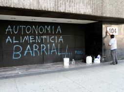 Tras manifestación, se realizó colocación de vidrios y revisión de inmobiliario de comercios del primer cuadro de la ciudad. NOTIMEX  /