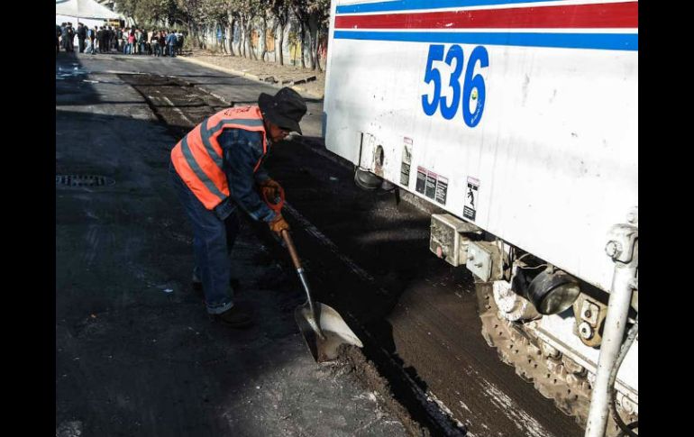 Las máquinas primero deberán levantar el asfalto y la base hidráulica, para después incorporar la nueva carpeta.  /