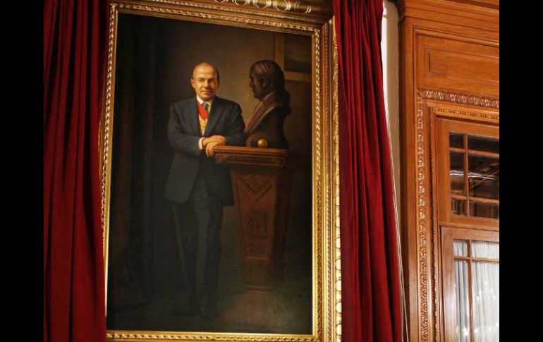 Felipe Calderón mandó a realizar tres retratos al óleo de su persona. ARCHIVO  /