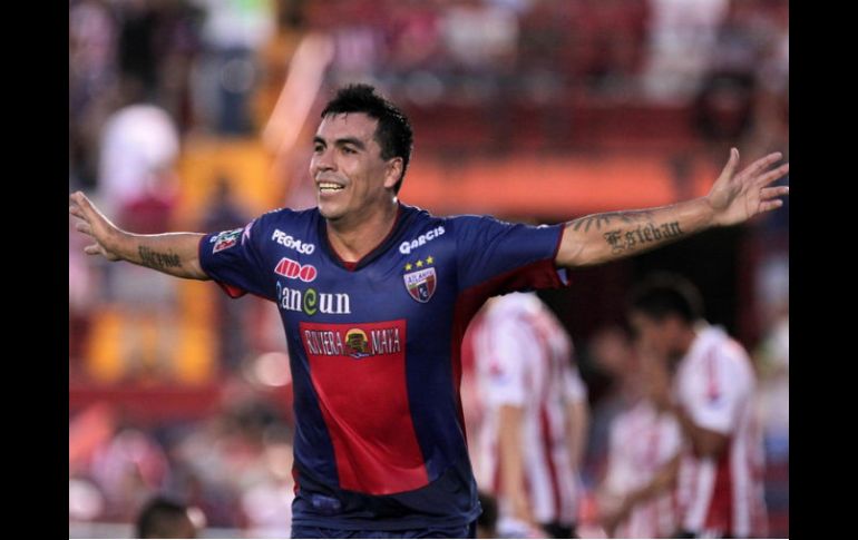 El delantero Esteban Paredes anotó 11 goles en 13 partidos. ARCHIVO  /