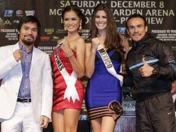 Pacquiao, y Márquez posaron con Miss Filipinas y Miss México en la rueda de prensa. AP  /