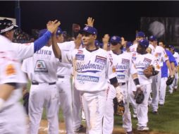 Los Algodoneros de Guasave lograron el triunfo por 4-3 sobre los Cañeros de Los Mochis. ARCHIVO  /