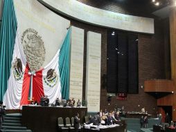 En representación de la Cámara de Diputados, Ricardo Anaya Cortés, del grupo parlamentario del PAN, entregó el donativo. ARCHIVO  /