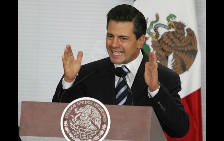 A través de su cuenta de Twitter, @EPN, el titular del Ejecutivo escribió: ''Gracias a Juan Manuel Márquez por sus palabras''. NOTIMEX  /