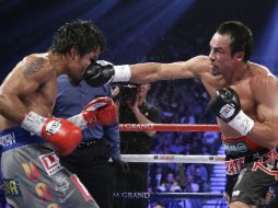 Manny Pacquiao y Juan Manuel Márquez durante su cuarto enfrentamiento. AP  /