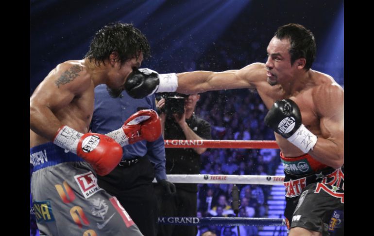 Manny Pacquiao y Juan Manuel Márquez durante su cuarto enfrentamiento. AP  /