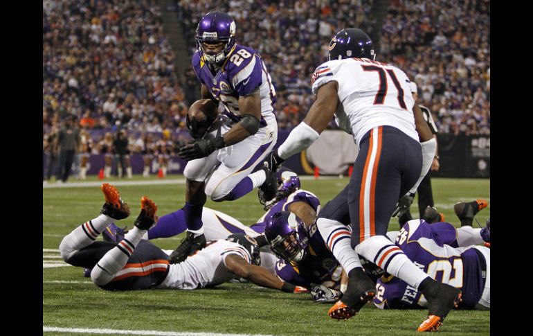 Adrian Peterson fue la estrella del partido una vez más para los Vikingos. REUTERS  /