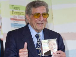 El cantante estadounidense Tony Bennett posa para los fotógrafos durante una ruedad de prensa en Cd. de México. EFE  /