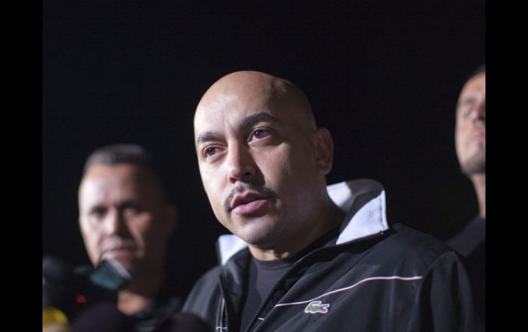 Lupillo Rivera, hermano de Jenni Rivera, evadió a los medios de comunicación durante su paso por Monterrey. EFE  /