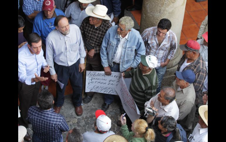 Aproximadamente, 100 adultos mayores acudieron al Congreso del Estado.  /