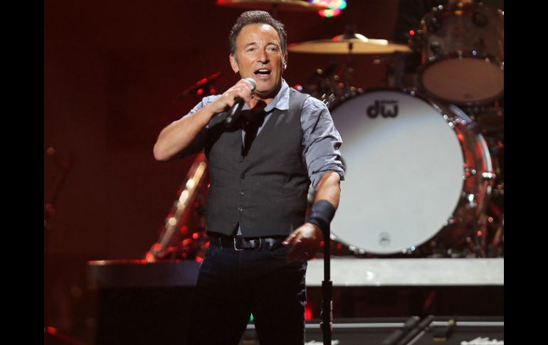 Bruce Springsteen abrió con ''Land of hope and dreams'' el concierto en beneficio. AP  /