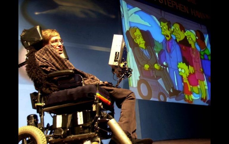 Stephen Hawking, durante una conferencia (Y un encuentro con Los Simpson). ARCHIVO  /